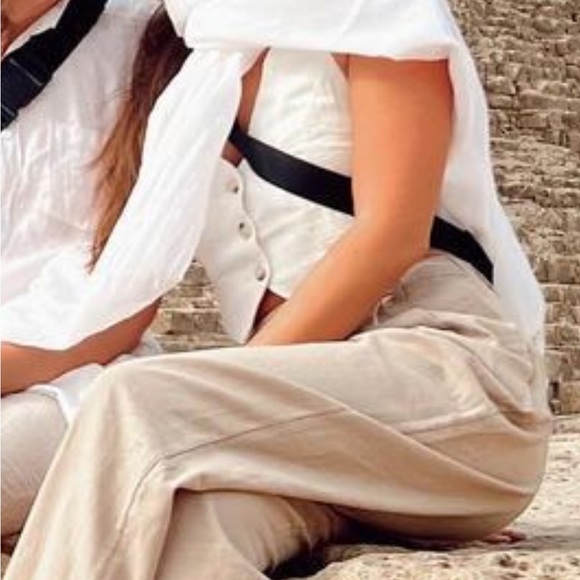 Size small white linen crop button up vest - Picture 7 of 8